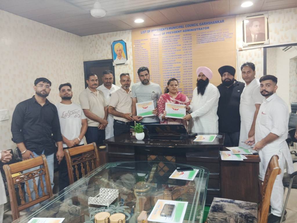 On the occasion of Independence Day the social service organization Adarsh Social Welfare Society Punjab was honored by the Municipal Council